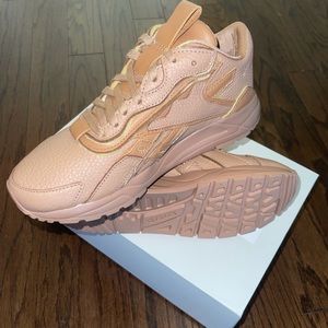 NWT Victoria Beckham for Reebok Sneakers so: 7